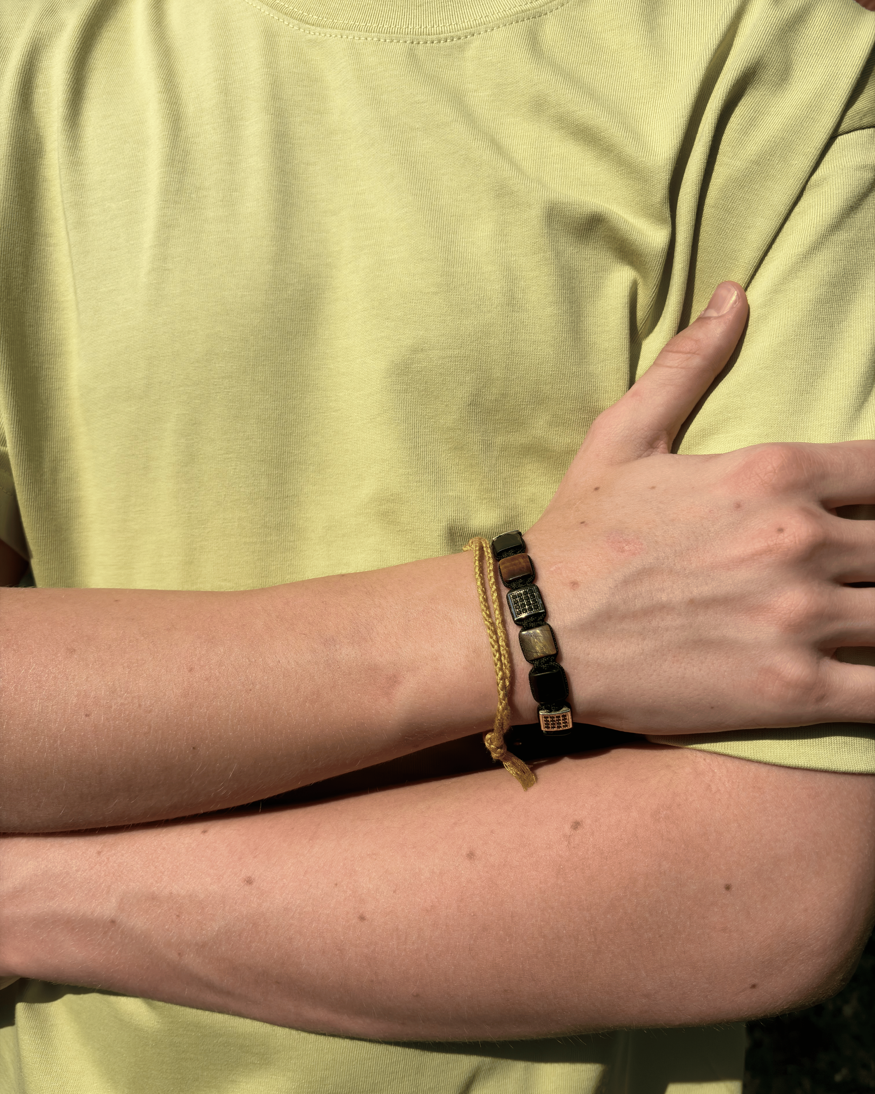 Justerbart Mørkegul Armbånd