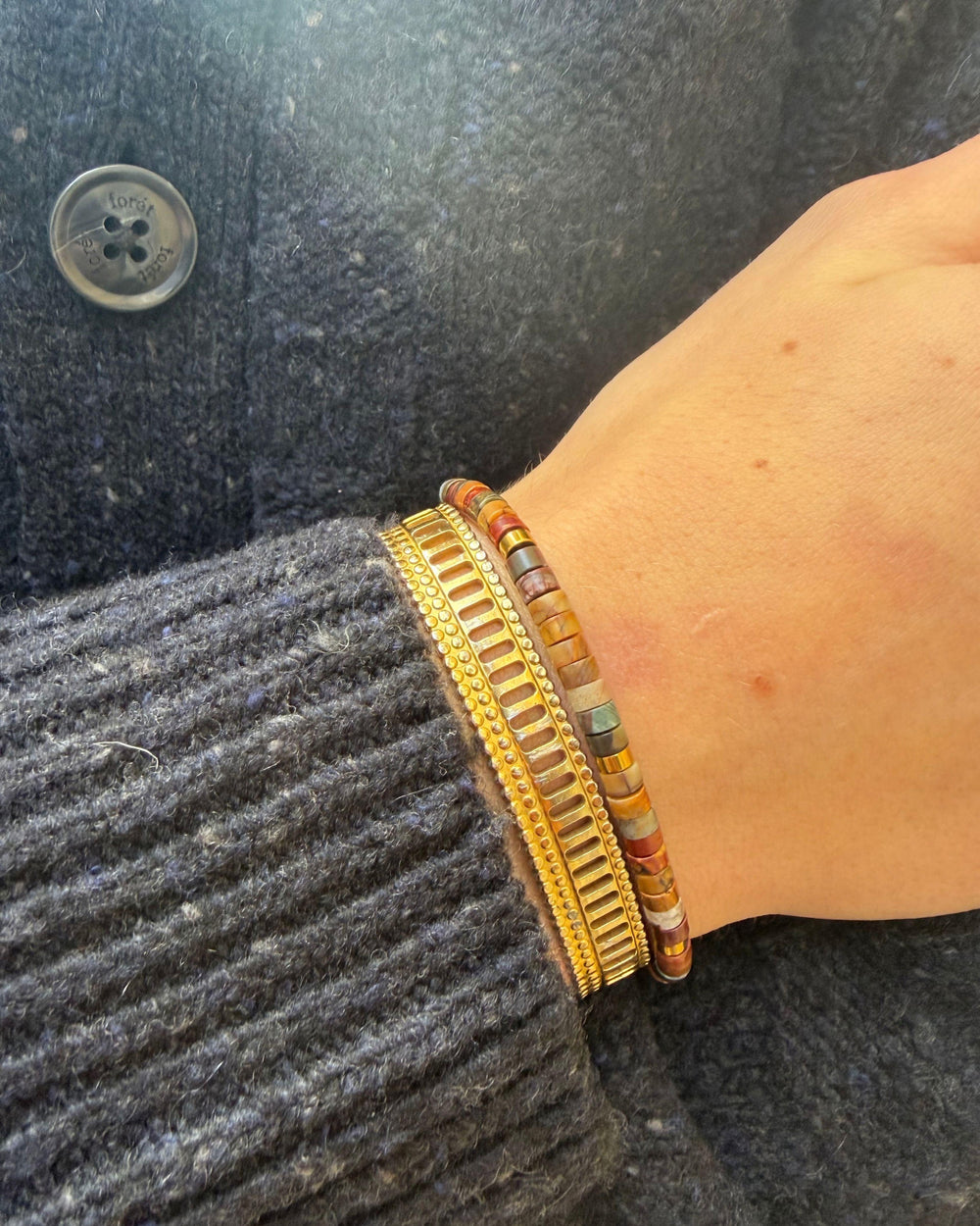 Flow armbånd - Terra på model