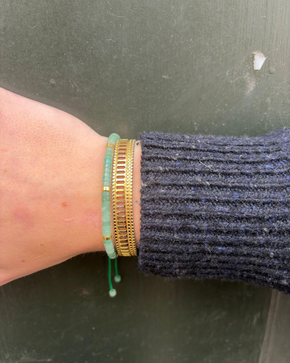 Flow armbånd - Jade på model
